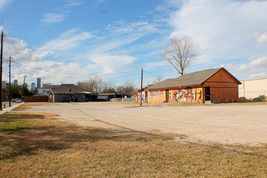 Primary Photo Of 3907 1/2 Canal St, Houston Bar For Lease