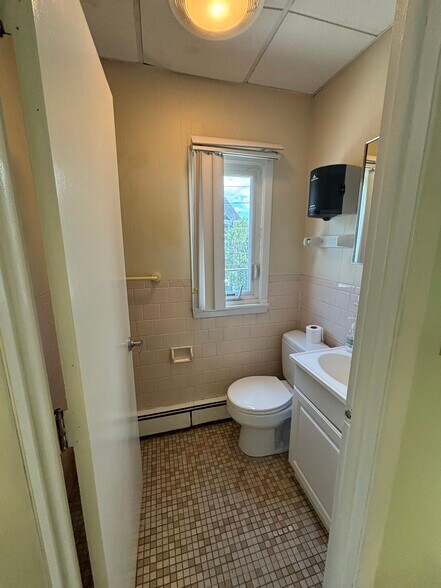 More Photos Of 452 Pleasant St, Malden Office For Lease