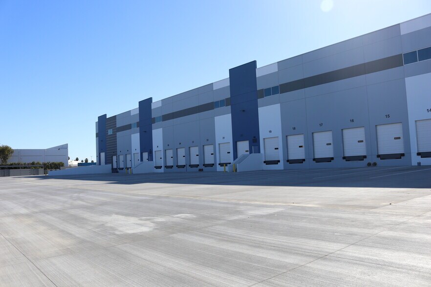 More Photos Of 20100 S Alameda St, East Rancho Dominguez Warehouse For Lease