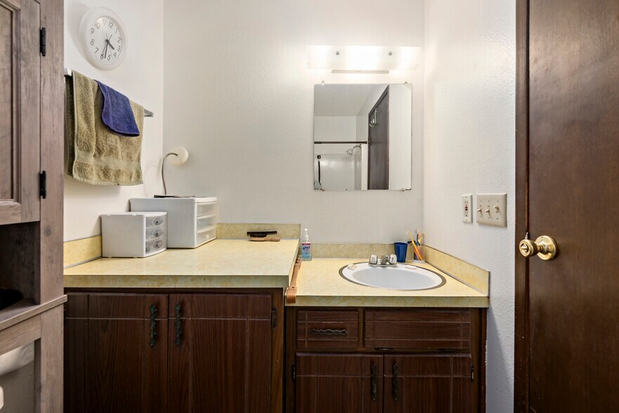 More Photos Of 1475 SE 9th Ave, Oak Harbor Apartments For Sale