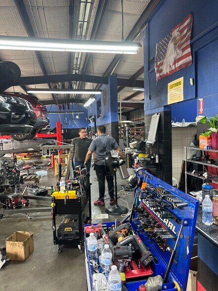 More Photos Of 2525 Westhollow Dr, Houston Auto Repair For Sale