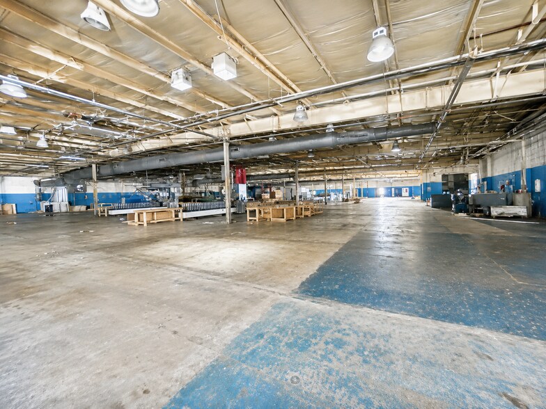 More Photos Of 811 Commerce Dr, Kendallville Manufacturing For Sale