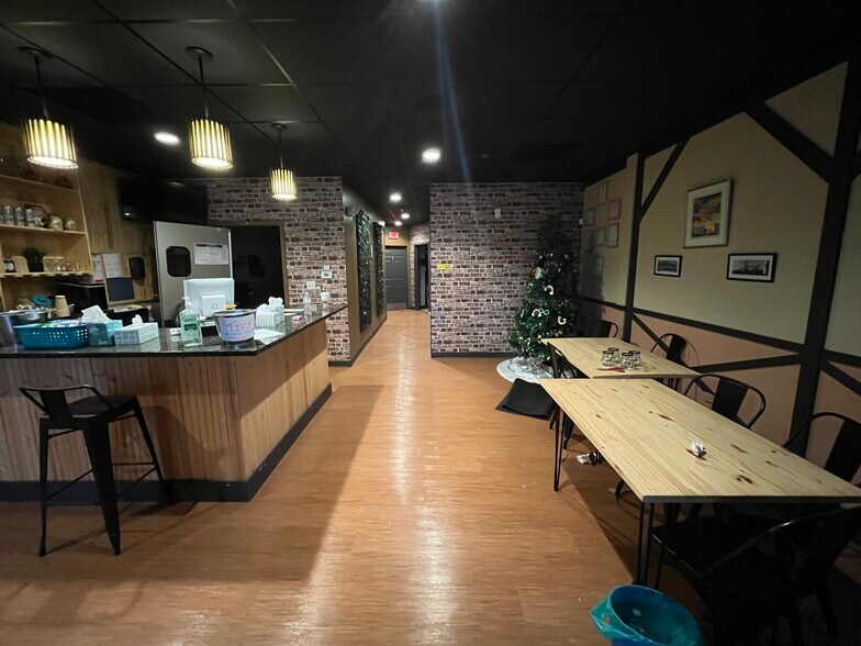 Primary Photo Of 2306-2332 Hassell Rd, Hoffman Estates General Retail For Sale