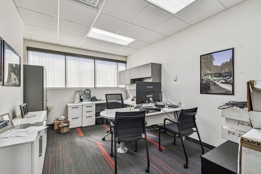 More Photos Of 902 N Himes Ave, Tampa Office For Lease