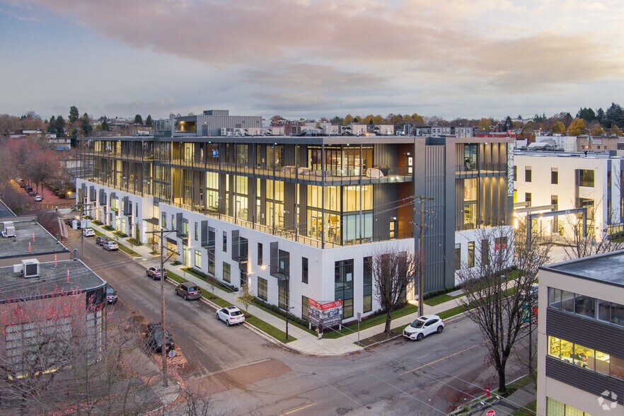 More Photos Of 1900-1990 Pandora St, Vancouver Office For Sale
