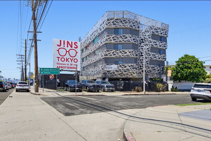 Primary Photo Of 2434 Lincoln Blvd, Venice Loft Creative Space For Lease