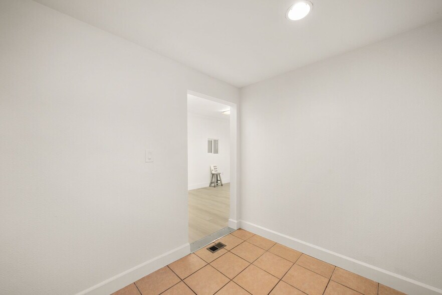 More Photos Of 607 N Anaheim Blvd, Anaheim Office For Sale