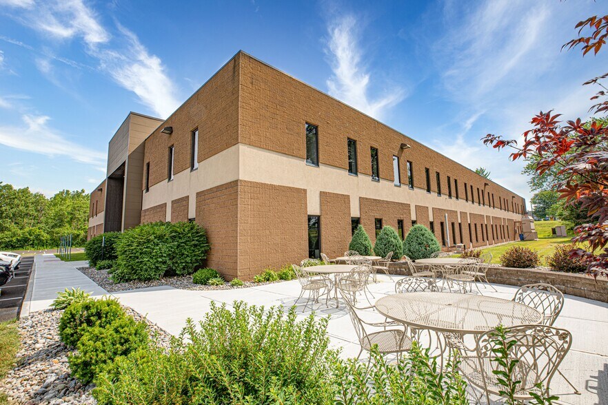 More Photos Of 6712 Brooklawn Pky, Syracuse Office For Lease