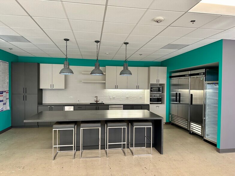 More Photos Of 9868 Scranton Rd, San Diego Office For Lease