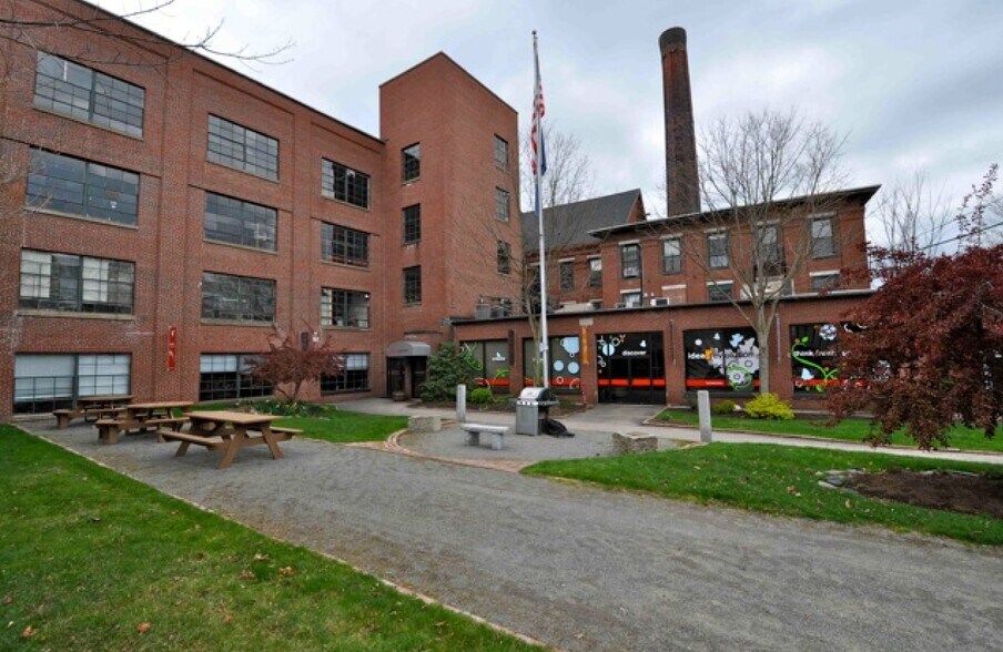 More Photos Of 73 Pickering Rd, Rochester Office For Lease