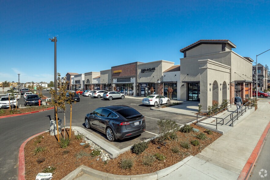 More Photos Of 3680 Crocker Dr, Sacramento Unknown For Lease