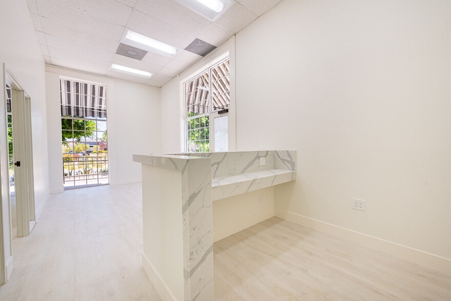 More Photos Of 19350 Business Center Dr, Northridge Storefront Retail Office For Lease