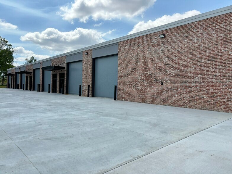 More Photos Of 230 Casey's Ln, Flowood Light Distribution For Lease