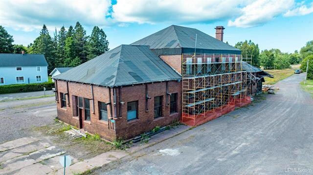 More Photos Of 808 Oak St, Calumet Office For Sale