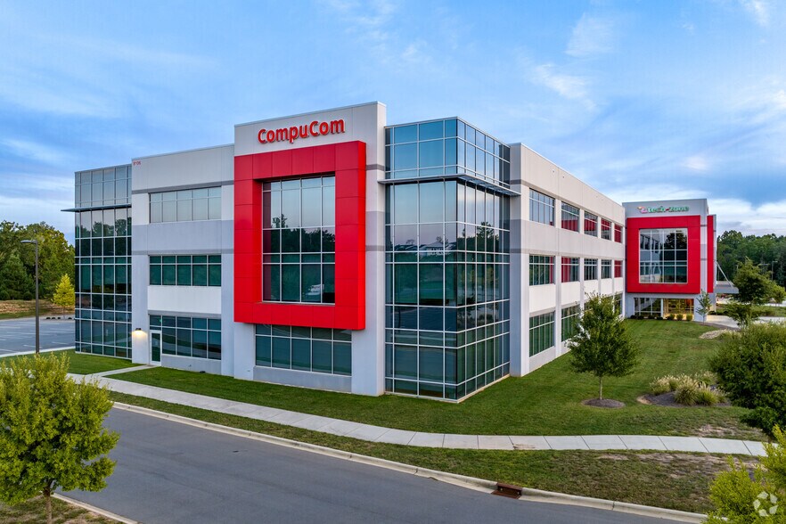 More Photos Of 8106 Calvin Hall Rd, Fort Mill Office For Lease