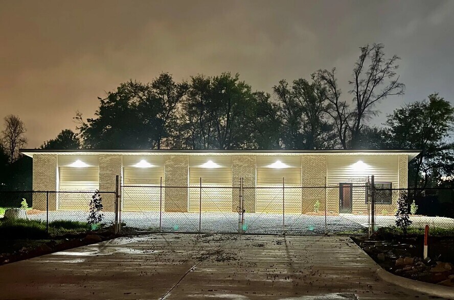 More Photos Of 238 Commercial Pky, Canton Flex For Lease
