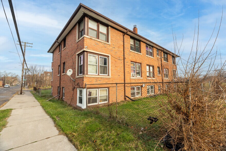 More Photos Of 2017 Burlingame St, Detroit Multifamily For Sale