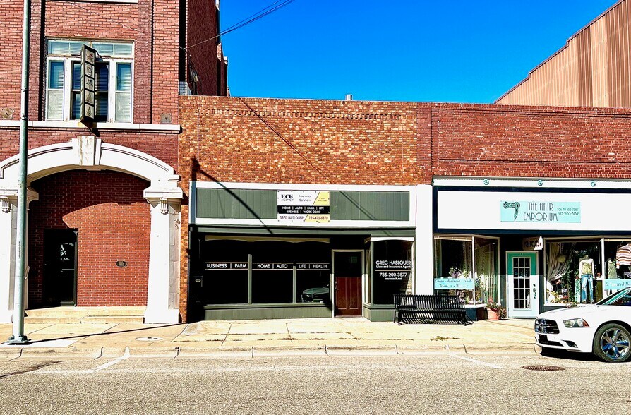 More Photos Of 108 NW 3rd St, Abilene General Retail For Sale