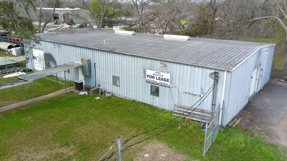 More Photos Of 226 Brand Ln, Stafford Warehouse For Lease