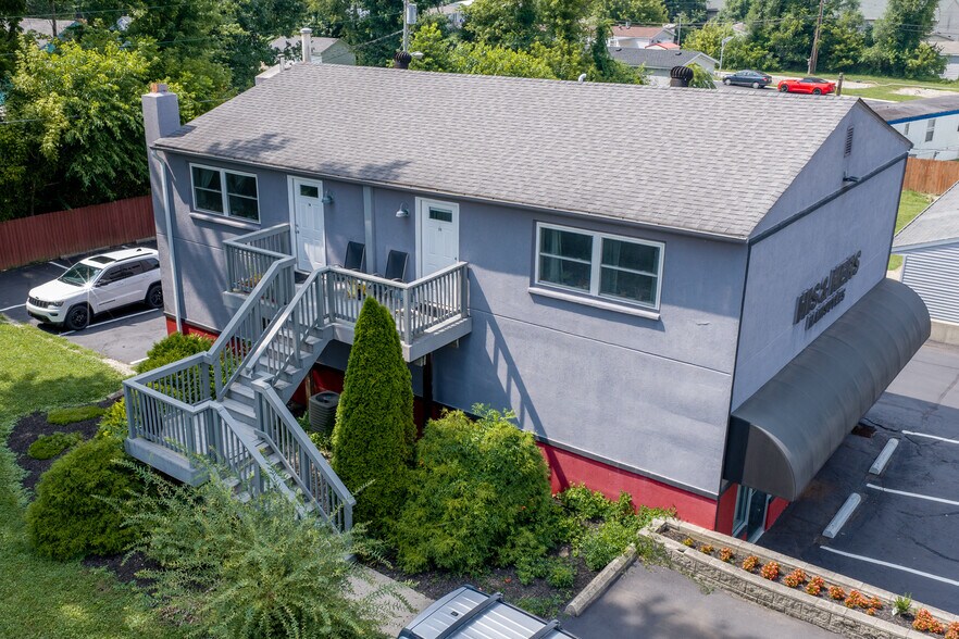 More Photos Of 2312 S Rogers St, Bloomington Freestanding For Sale