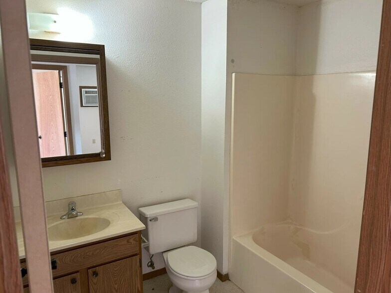 More Photos Of 411-415 S Henry St, Pierre Apartments For Sale