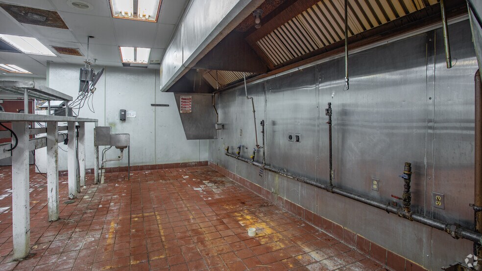 More Photos Of 4066 Victory Blvd, Portsmouth Restaurant For Lease