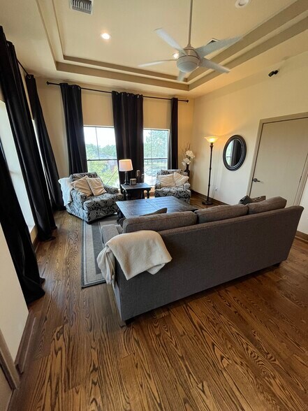 More Photos Of 1302 N Shepherd Dr, Houston Medical For Lease