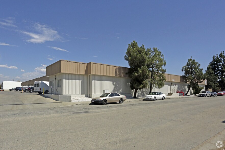 Primary Photo Of 26846 Oak Ave, Canyon Country Warehouse For Lease