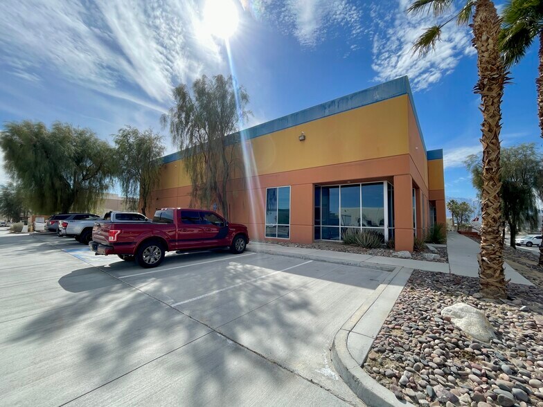 More Photos Of 72091 Woburn Ct, Thousand Palms Showroom For Lease