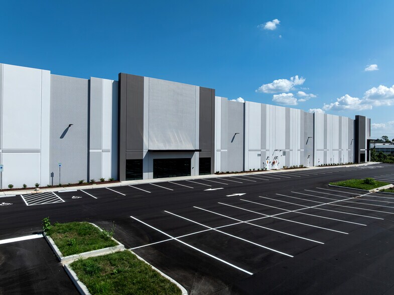 More Photos Of 230 Innovation Way, Hendersonville Warehouse For Sale