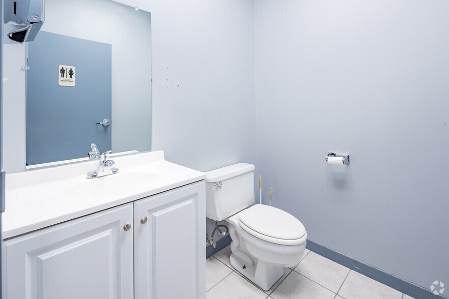 More Photos Of 5802 Breckenridge Pky, Tampa Light Distribution For Lease