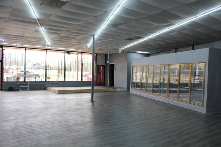 More Photos Of 4906 Harrisburg Blvd, Houston Storefront For Lease