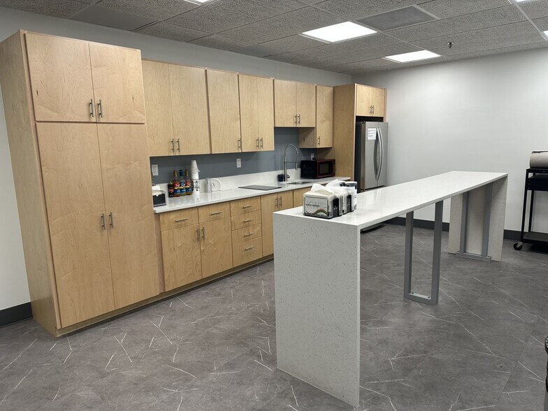 More Photos Of 5224 Snapfinger Woods Dr, Decatur Manufacturing For Lease