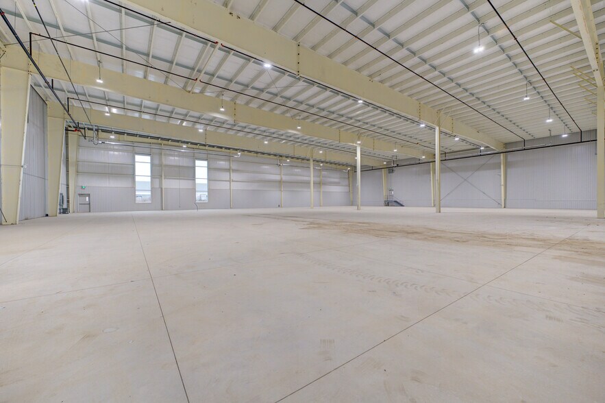 More Photos Of 71 Folsetter Dr, Paris Industrial For Lease