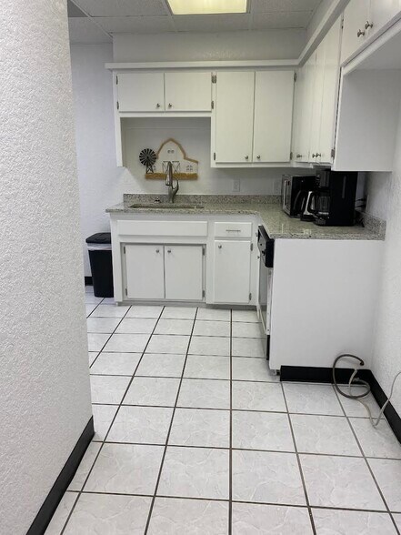 More Photos Of 409-411 W Chickasha Ave, Chickasha Storefront Retail Office For Lease