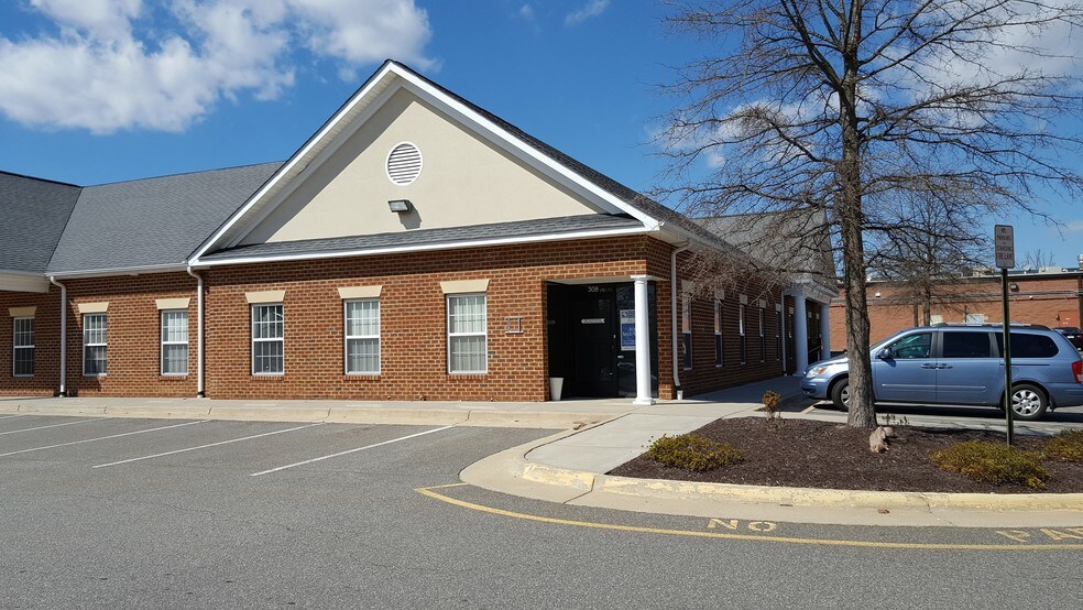 More Photos Of 10712 Ballantraye Dr, Fredericksburg Office Residential For Lease