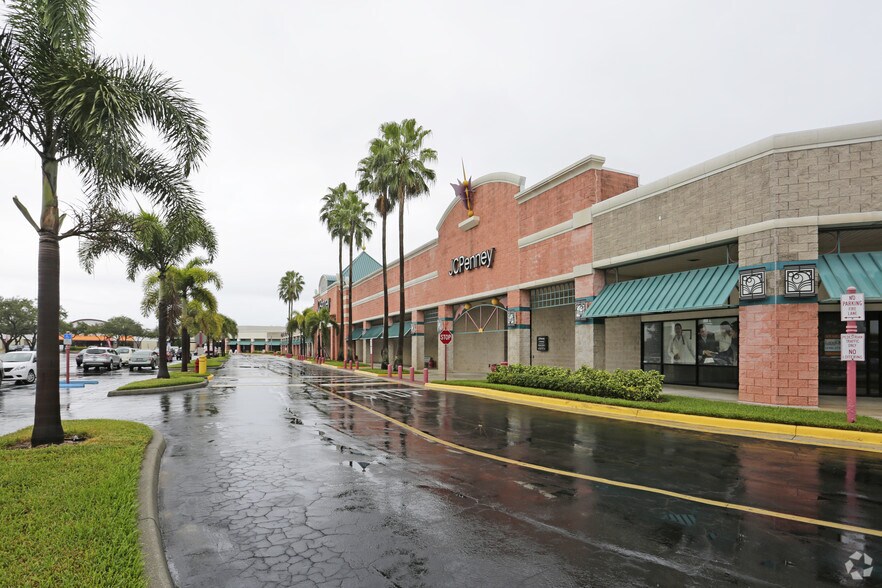 More Photos Of 2301 Del Prado Blvd S, Cape Coral General Retail For Lease