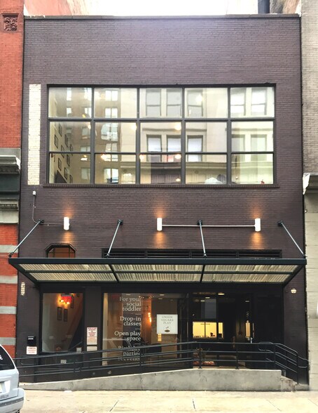 More Photos Of 31 E 17th St, New York Storefront For Lease