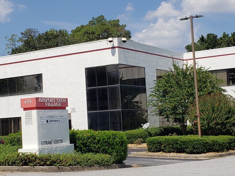 More Photos Of 495 Circle 85 St, College Park Warehouse For Lease