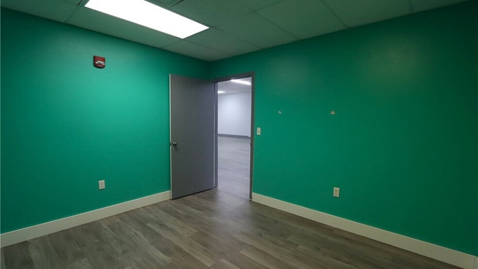 More Photos Of 420 E Ave C, Killeen Freestanding For Lease