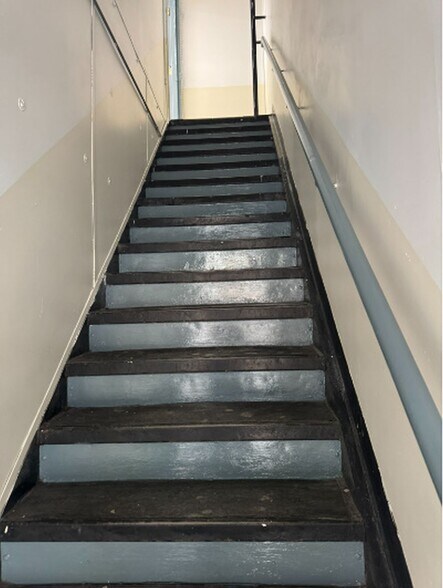 More Photos Of 8822 Roosevelt Ave, Jackson Heights Storefront Retail Office For Lease