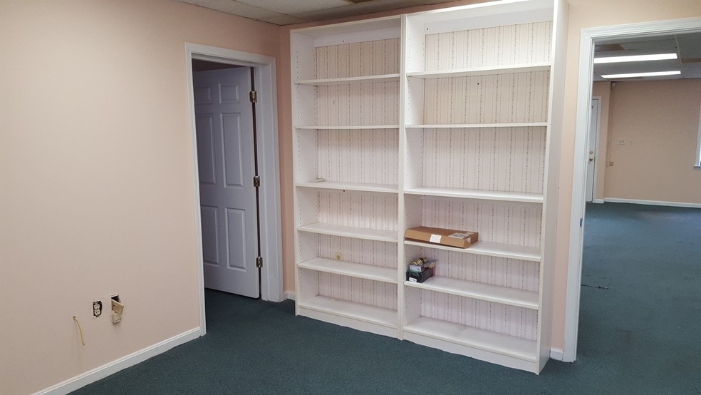 More Photos Of 9520 Marlboro Pike, Upper Marlboro Office For Sale