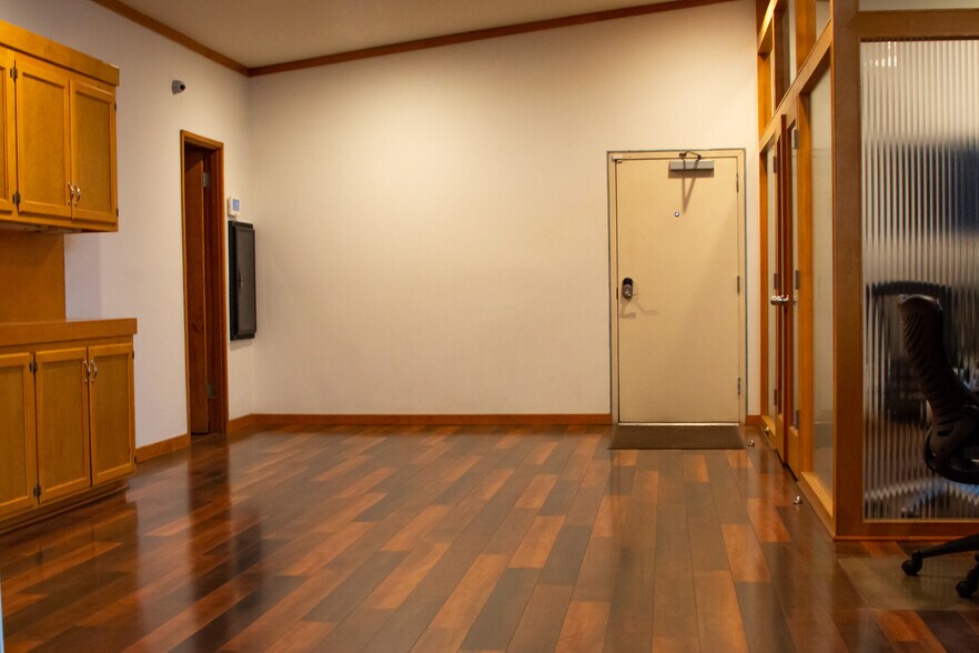 More Photos Of 2323 E St, Bakersfield Loft Creative Space For Lease