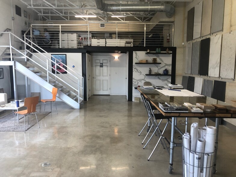 More Photos Of 1050 E 17th St, Hialeah Storefront Retail Office For Lease