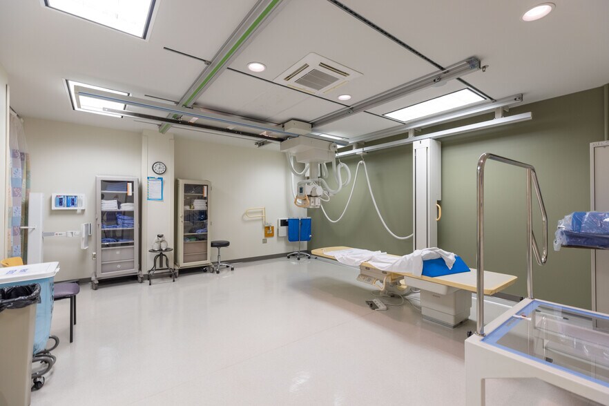 More Photos Of 945 Tower Dr, Waterloo Medical For Lease