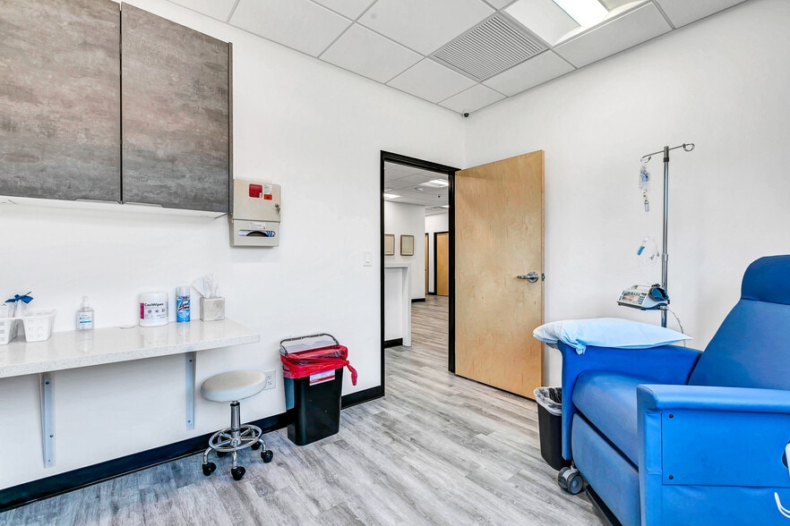 More Photos Of 4105 N 20th St, Phoenix Medical For Lease