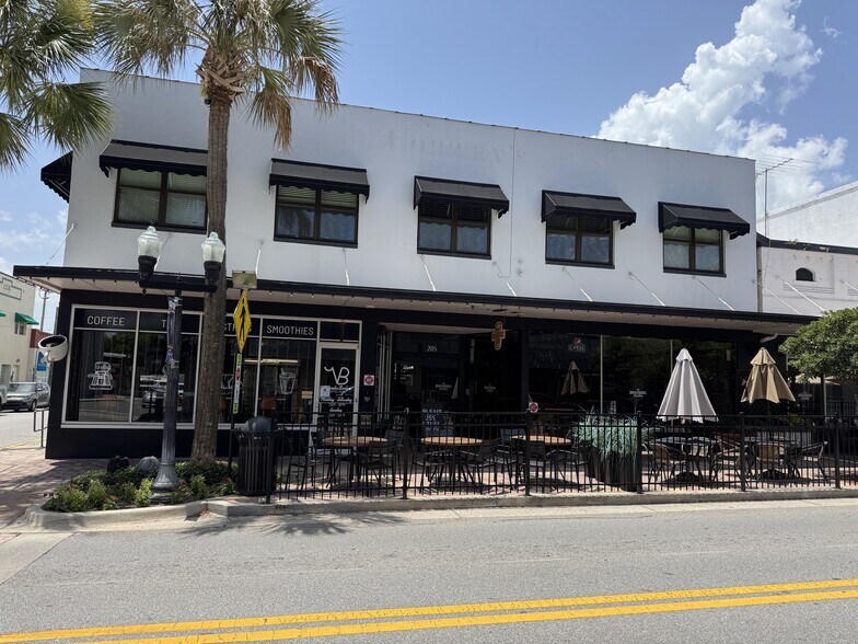 More Photos Of 103 S 2nd St, Leesburg Coworking Space