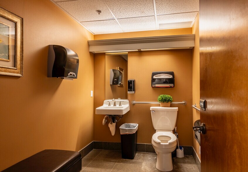 More Photos Of 180 Lithia Way, Ashland Office Residential For Sale