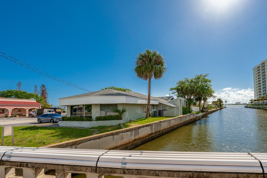 More Photos Of 2763 S Ridgewood Ave, South Daytona Office For Sale