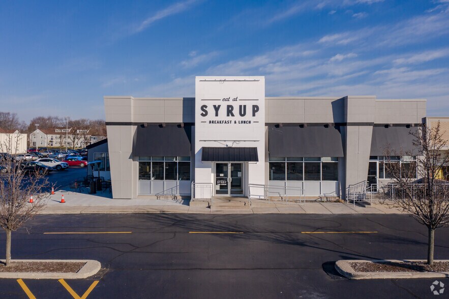 More Photos Of 546-584 S Randall Rd, Saint Charles Unknown For Lease